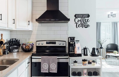 Yucca Valley House | Modern Sunset | Hot Tub Views Fire Pit BBQ