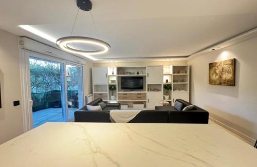Les Serres - Vivier Apartment | Modern T3 renovated with new pool terrace and box