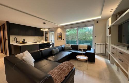 Les Serres - Vivier Apartment | Modern T3 renovated with new pool terrace and box
