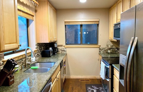 Ponderosa Palisades House | Modern Tahoe cabin: A/C, hot tub, ping pong, EV charger, family friendly