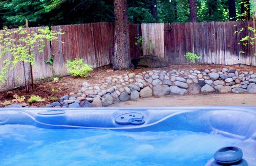 Ponderosa Palisades House | Modern Tahoe cabin: A/C, hot tub, ping pong, EV charger, family friendly