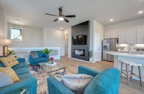 San Antonio House | Modern Texas Home 3BR/2.5BA, Six Flags, UTSA, RIM.