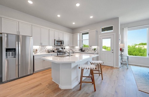 San Antonio House | Modern Texas Home 3BR/2.5BA, Six Flags, UTSA, RIM.