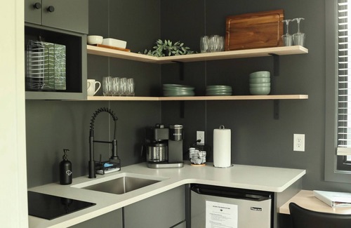 Milroy Cabin | Modern Tiny Home 30 w/Hot Tub!