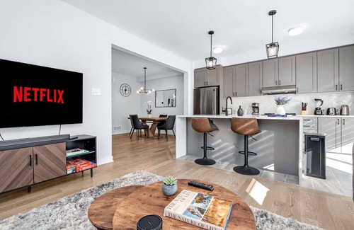 Cardinal Creek House | Modern Townhouse for Families | Game Room, 2 Parking Spots, 20 Min to Downtown