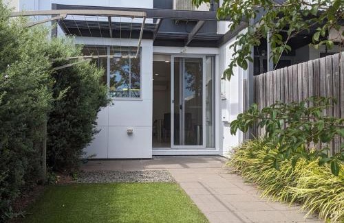 Crace House | Modern townhouse in Crace