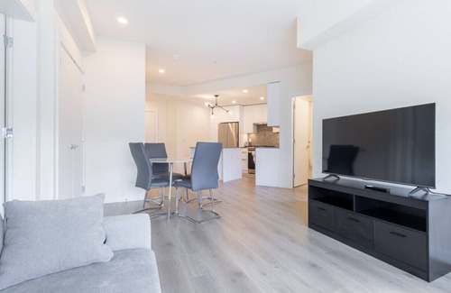 Langley Apartment | Modern & Tranquil Langley Gem ~ Balcony ~ Parking!
