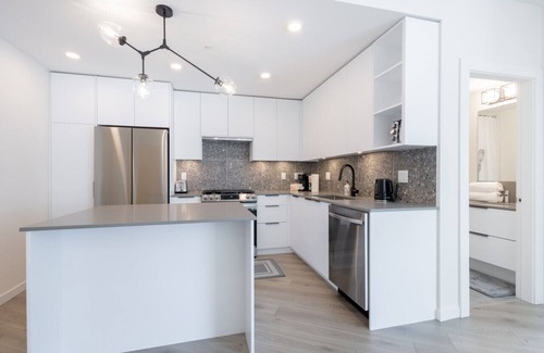 Langley Apartment | Modern & Tranquil Langley Gem ~ Balcony ~ Parking!