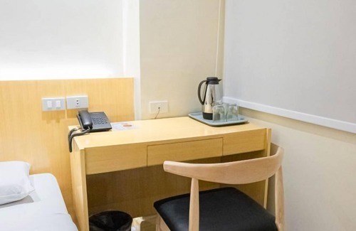 Downtown Tacloban Apartment | Modern Tranquility: Etsu Hotel's Tacloban Studio