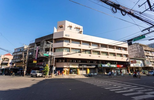 Downtown Tacloban Apartment | Modern Tranquility: Etsu Hotel's Tacloban Studio