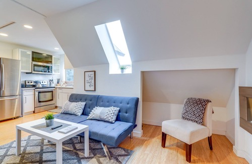 Tukwila Apartment | Modern Tukwila Apartment w/ Balcony Near Airport!