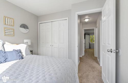 Turnagain House | Modern Turnagain Townhome