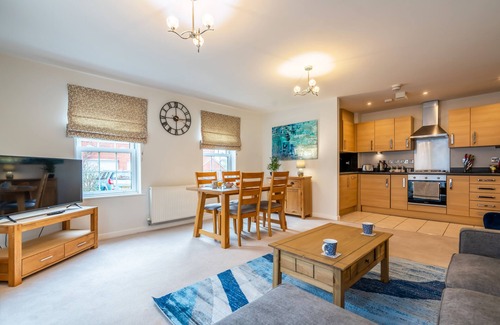 Stuppington Condo | Modern Two Bed Ground Floor Apartment With Parkingn
