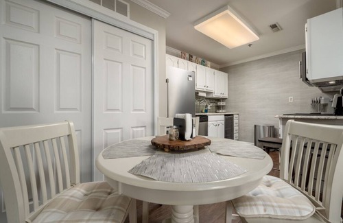 Heron Harbour Isle Condo | Modern Two Bedroom Condo With Outdoor Pool & Courtyard
