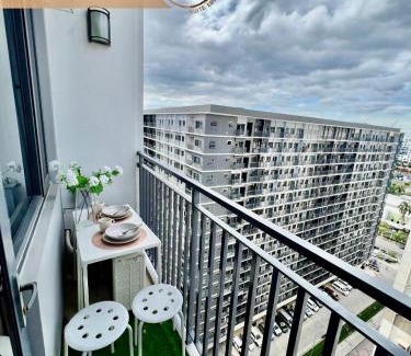 Barangay 76 Apartment | Modern Unit at Shore 2 Mall of Asia by Elle Suite