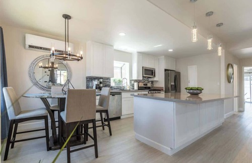 Hillcrest House | Modern upscale home, 2bd 2bth, Pr Patio, 1 Blk>Zoo