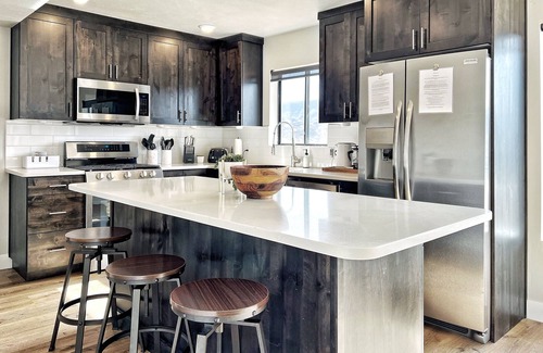 Toquerville House | Modern Upstairs Suite in Zion