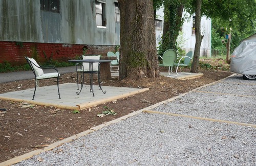 Knoxville Apartment | Modern urban flat sleeps 4. Quiet and walkable close to restaurants and bars.