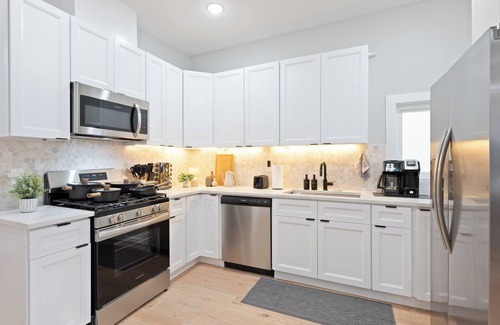 Jersey City House | Modern Urban Retreat 4BR Home, Game Room, Yard, Quick PATH & NYC Bus Access
