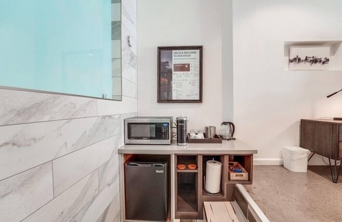 Little Italy Condo | Modern Urban Row Home * Dog OK * AC