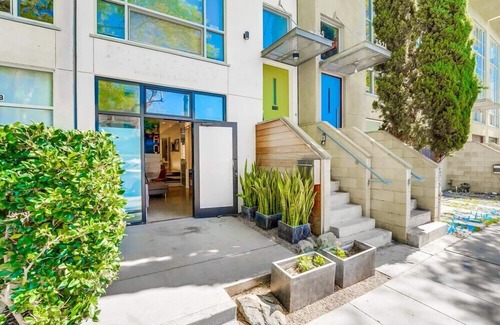 Little Italy Condo | Modern Urban Row Home * Dog OK * AC