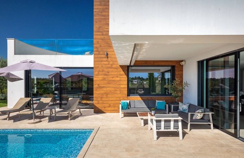 Farini Villa | Modern villa Aria with pool and jacuzzi in Višnjan