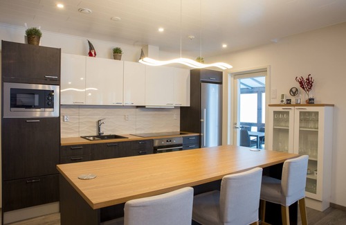 Sonka Cottage | Modern Villa Lumikko with outdoor hot tub.