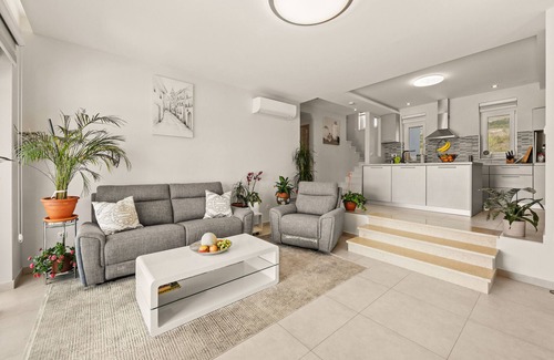 Viskovici Villa | Modern Villa Novek with Pool and Sea View