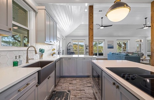 Leander House | Modern Villa w/Views+Pool on 35 acre private ranch