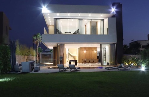 Tahanaout Villa | Modern villa with heated pool