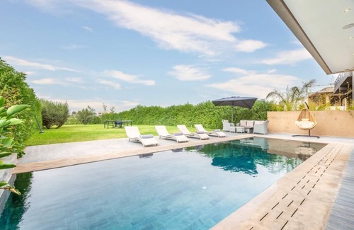 Tahanaout Villa | Modern villa with heated pool