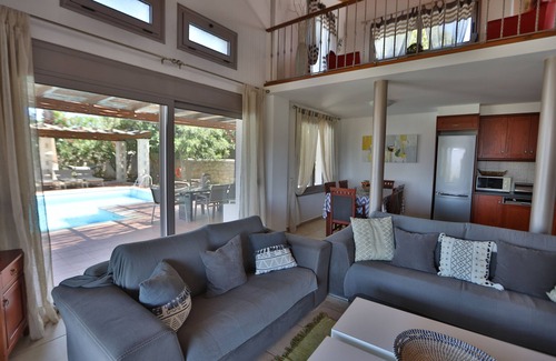 Monopari Villa | Modern villa with saltwater pool, family-friendly, fantastic views,