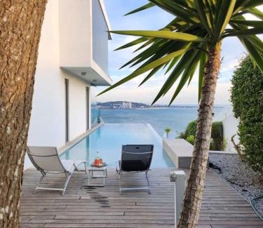 Linda-a-Velha Villa | Modern Villa with Sea & River View Pool and Gym.