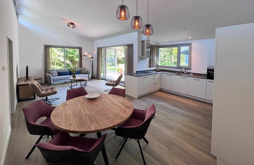 Dirkshorn House | Modern villa with terrace and garden in Dirkshorn