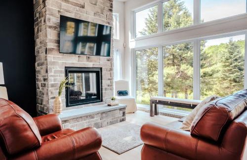 Riviere-Rouge House | Modern Waterfront Cottage on the Rouge River & Spa