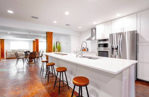 Fairhope House | Modern Waterfront Retreat, Dual Kitchens, 3500SF, Pet Friendly