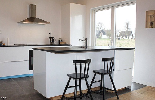 Arø House | Modern, well-equipped holiday home on a large property very close to the water