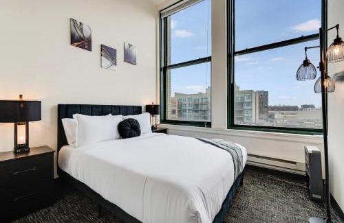 West Loop Apartment | Modern West Loop Gem-City Views & Prime Location 4