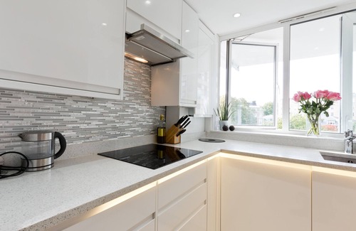 Vincent Square Apartment | Modern Westminster Flat with Balcony Views, Walk to Big Ben & West End