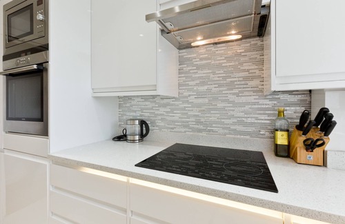 Vincent Square Apartment | Modern Westminster Flat with Balcony Views, Walk to Big Ben & West End