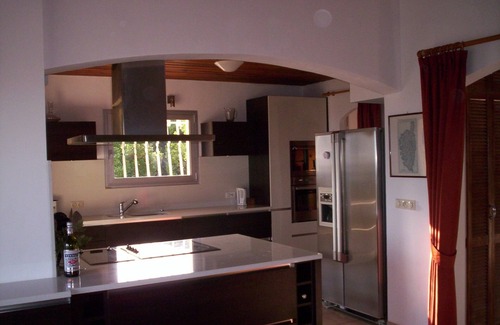 Cirendinu Villa | modern willa at sea side with heated pool and private parking