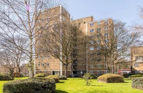 Kennington Apartment | Modern Zone 1, 2 Bed Apartment with Balcony in Central London