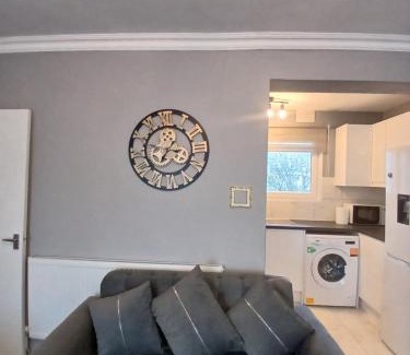 Kennington Apartment | Modern Zone 1, 2 Bed Apartment with Balcony in Central London