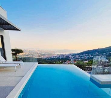 Klis Villa | Moderna villa "Split na dlanu" s grijanim bazenom