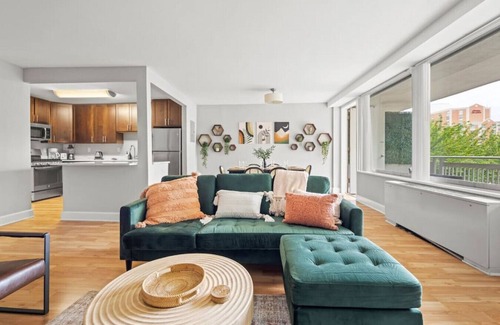 Crystal City Apartment | ModernBohoOasis | 2BR 2BA | Gym&Pool | Mins to DC