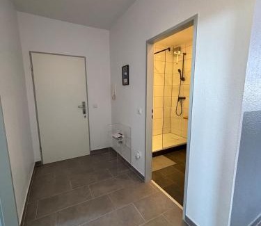 Hochheide Apartment | Moderne 3,5 Zimmer 85m2 & Balkon Wohnung