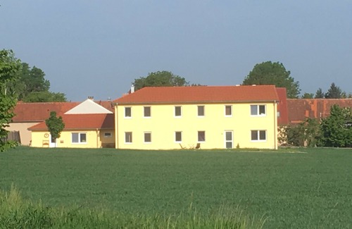 Simmershofen Apartment | Moderne, barrierefreie und 2018 neu ausgebaute Ferienwohnung mit Blick auf's Grüne