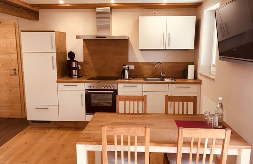 Equarhofen Apartment | Moderne Ferienwohnung (43m2) für 2 Personen im 1. OG mit Balkon