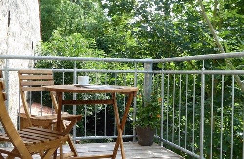 Equarhofen Apartment | Moderne Ferienwohnung (43m2) für 2 Personen im 1. OG mit Balkon