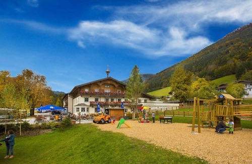 Landl Apartment | Moderne Ferienwohnung 6 in Tirol, Österreich - Familienparadies Moni